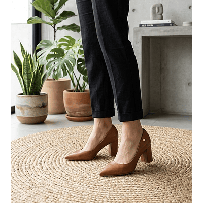 Zapato Reina Camel ( via uno )