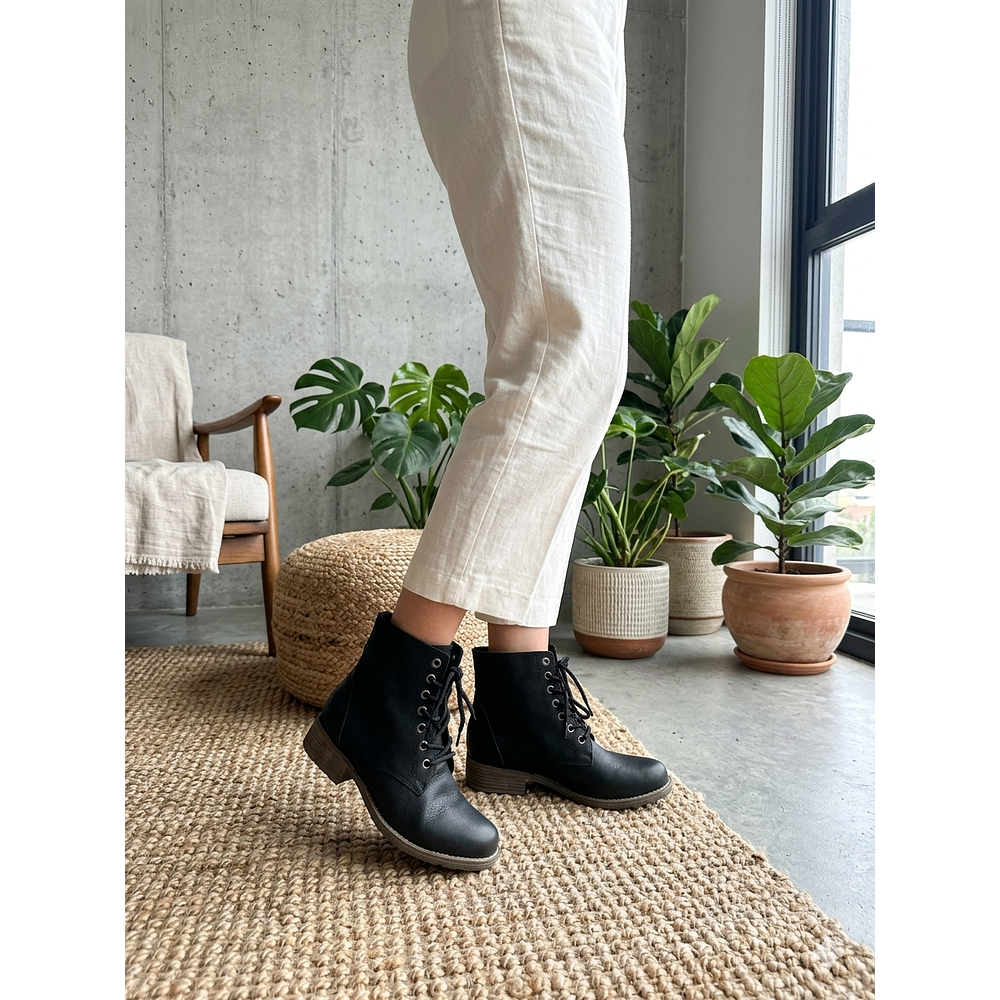 Botín militar negro bajo 