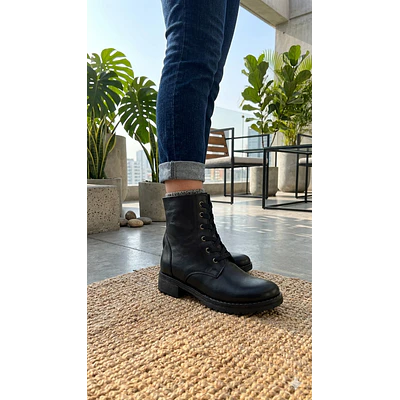 bota militar black milano