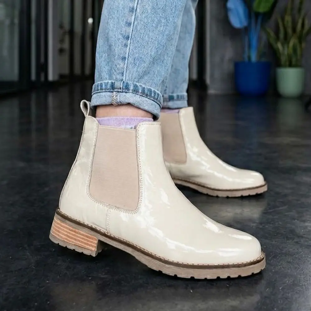 Botin Chelsea Beige Charol