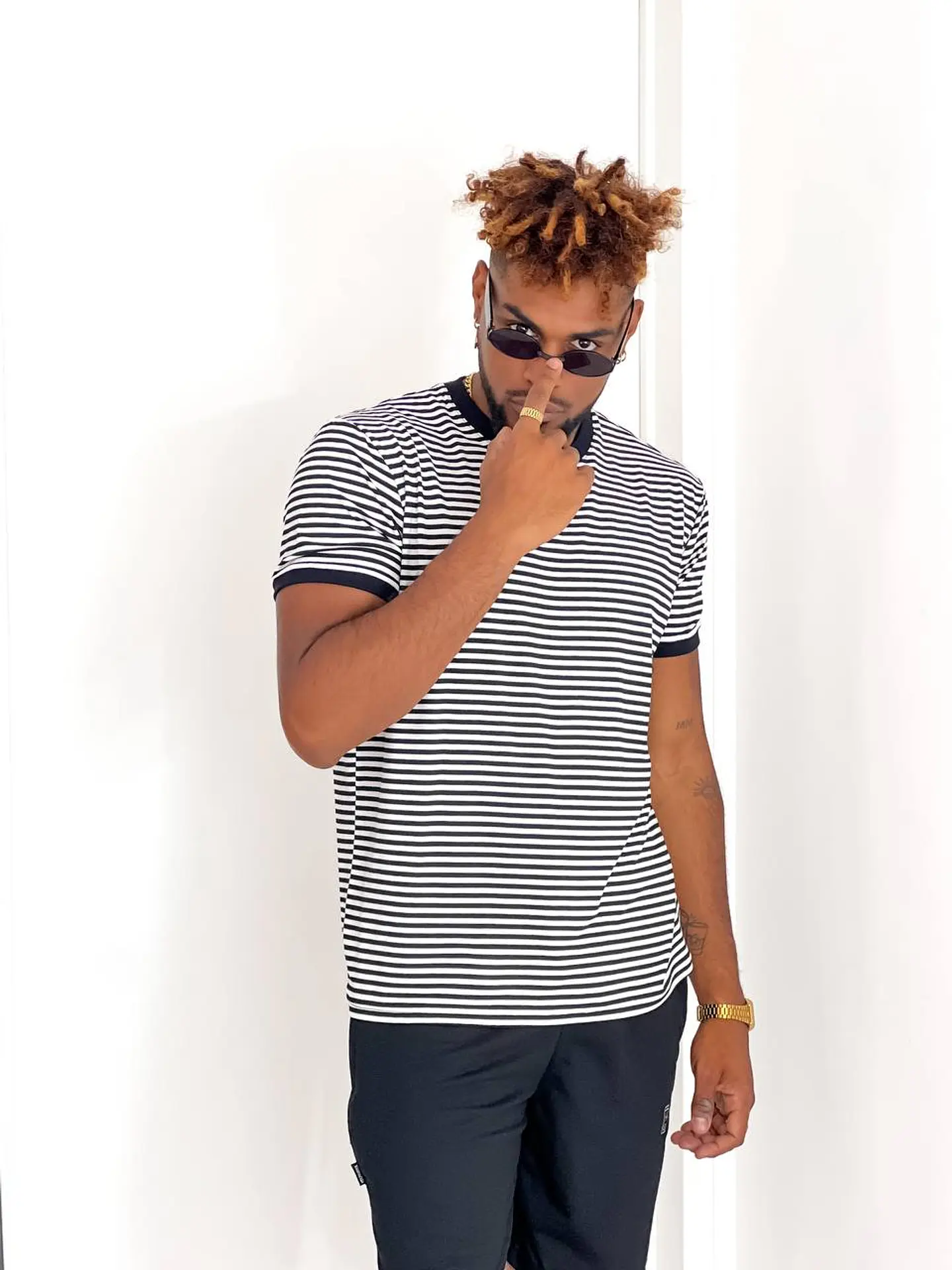 Raya remera rayada de hombre 1