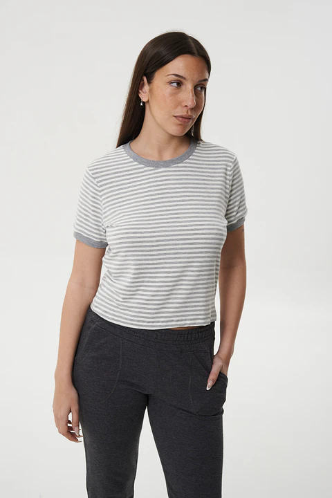 Visa remera rayada de mujer