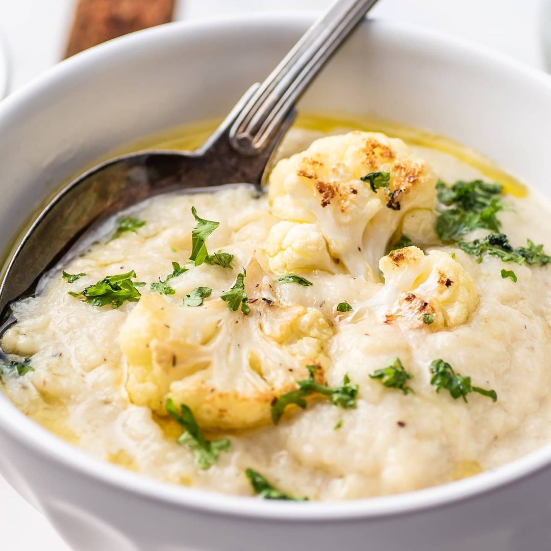 Sopa de coliflor con leche de coco