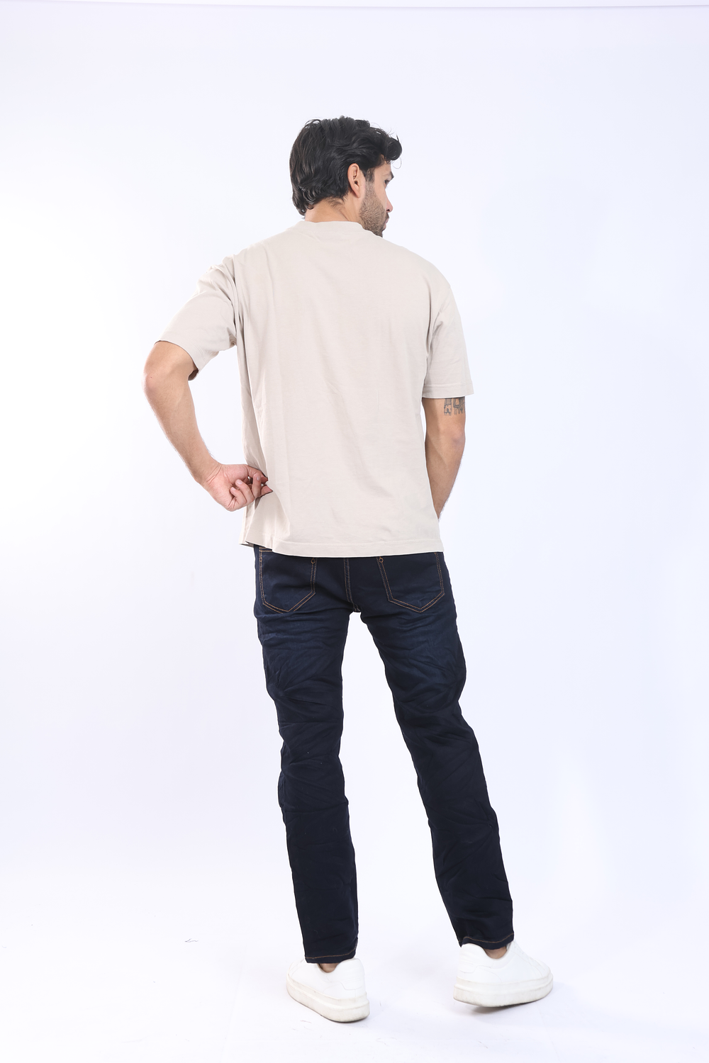 Men's comfort jean in brown tone with wear 3