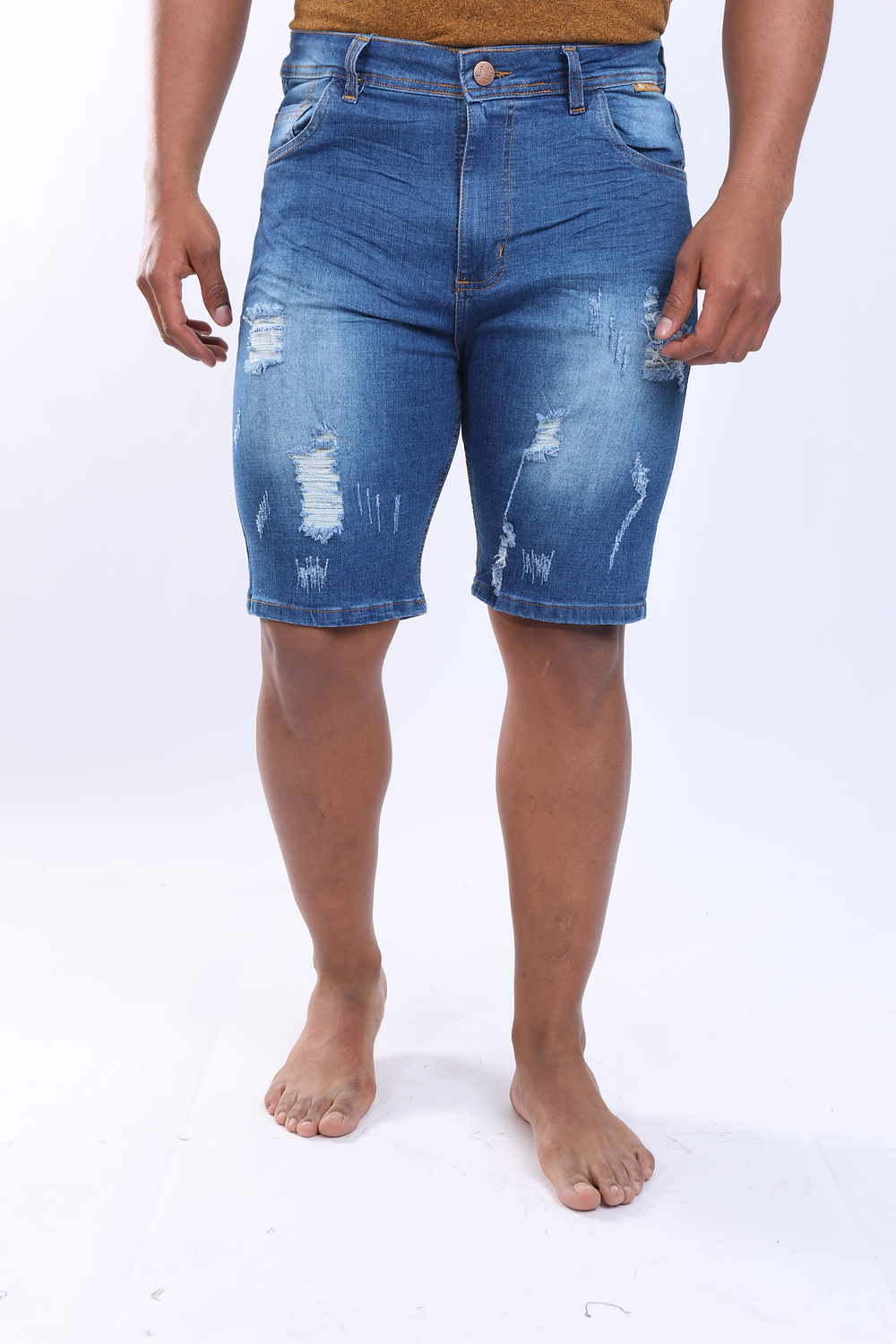 Men's medium comfort Bermuda shorts with distressing 4