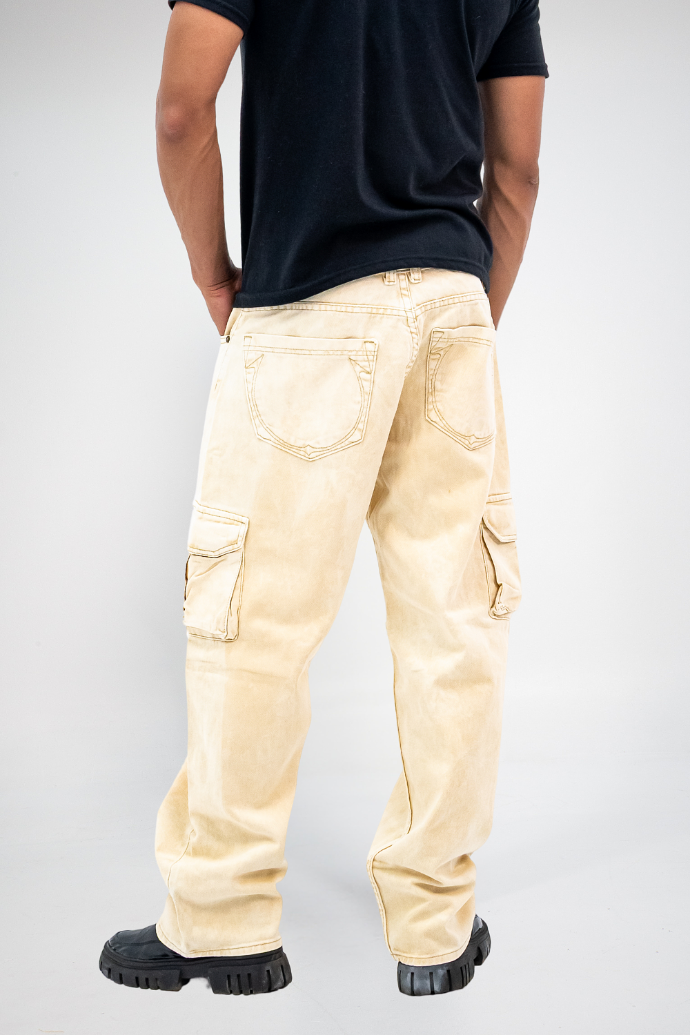 Oversize Cargo 2 bolsillos para hombre tono beige 3