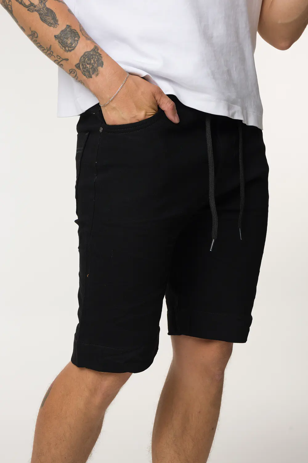 BERMUDA JOGGER TONO NEGRO 2