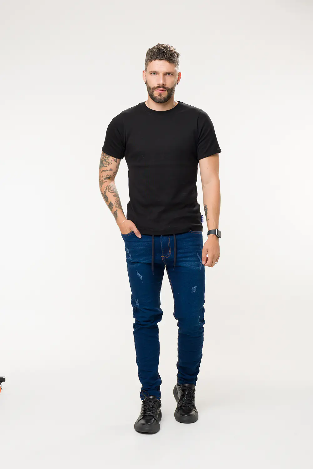 JOGGER TONO MAS QUE MEDIO