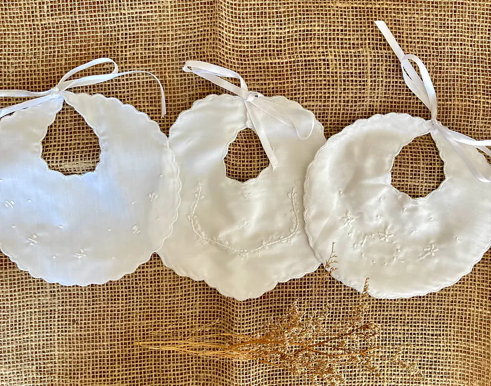 Babero Ramitas Blanco 3