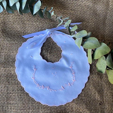 Babero Ramitas Rosado