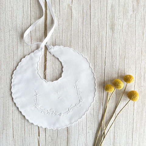 Babero Ramitas Blanco