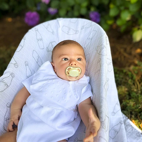 Babero Lunares Blancos Bordados