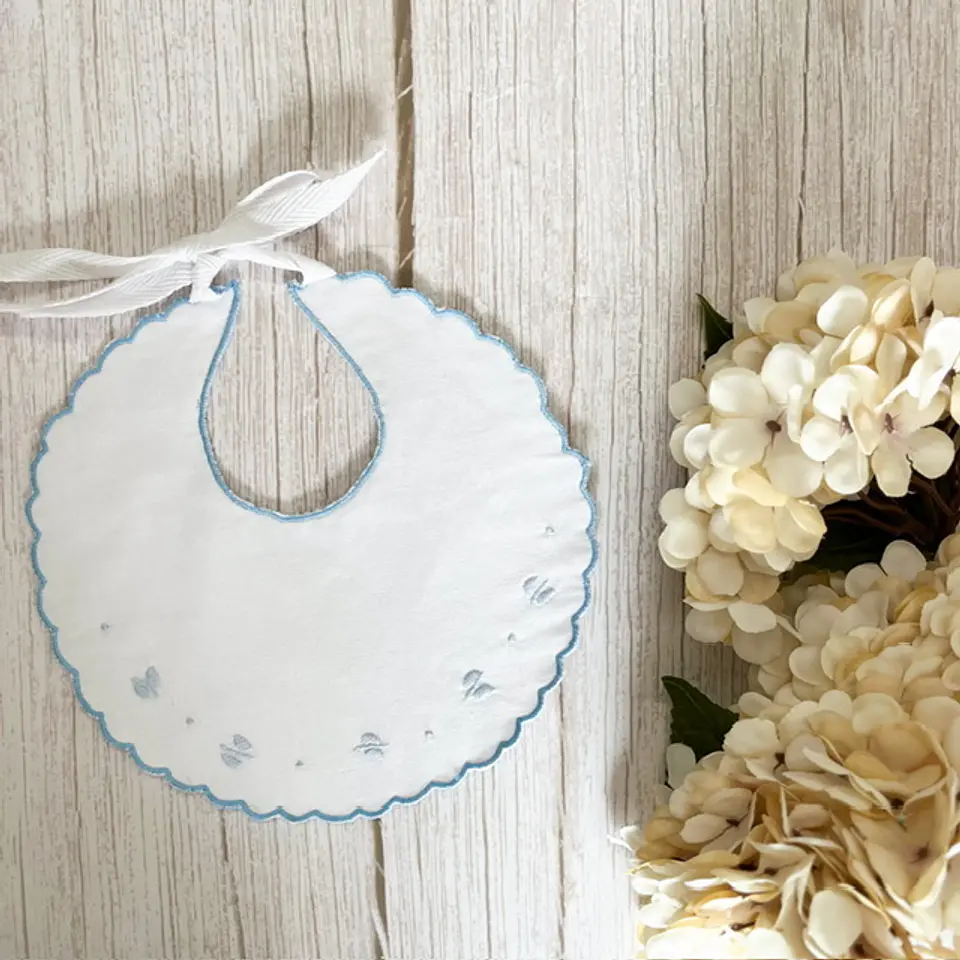 Babero Abejas Celeste 4