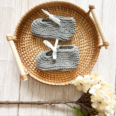 Zapatitos Gris con amarras de Tela