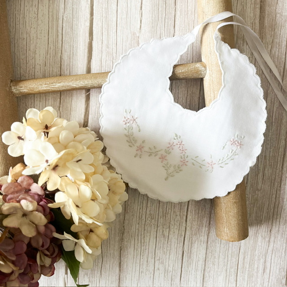 Babero Bordado Aurora