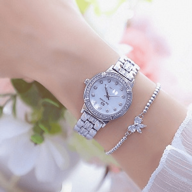 Reloj con efecto diamante en pulso en acero