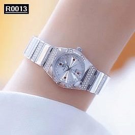 Reloj con efecto diamante en acero fondo moderno