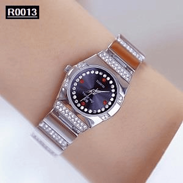 Reloj con efecto diamante en acero fondo moderno