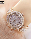 Reloj con efecto diamante en acero y piedras brillantes