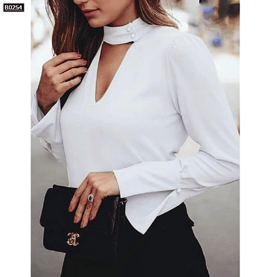 Blusa de moda con perlas en el cuello