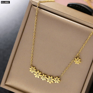 Collar en Acero con Diseño de Margaritas