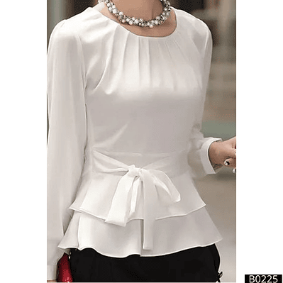 Blusa de moda con boleros y moño en la cintura