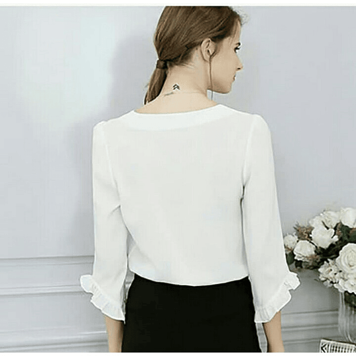 Blusa de moda con abertura y perla en el cuello 8