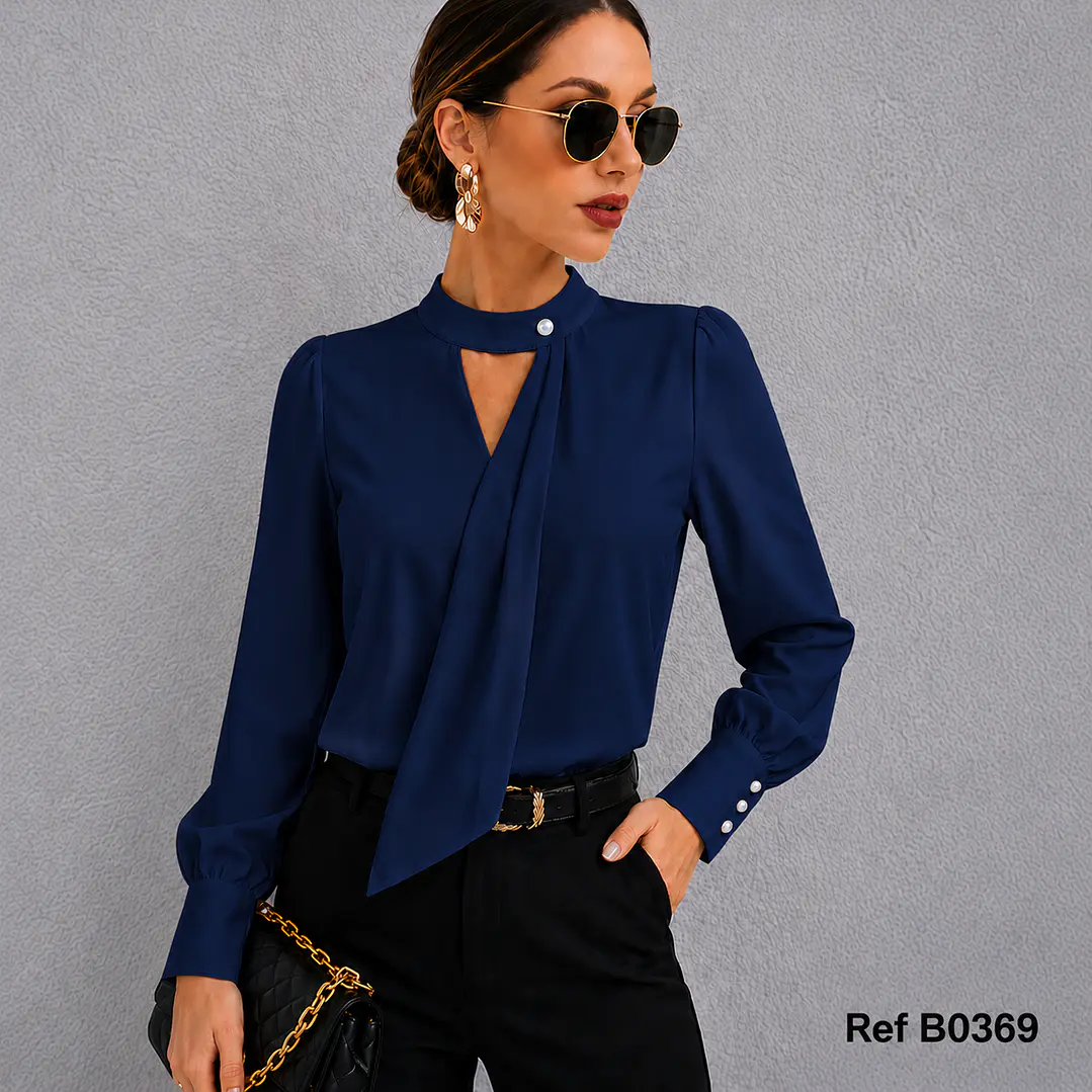 Blusa Elegante Con Escote y detalle en el cuello 2