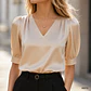 Blusa Elegante con fruncido en el hombro y manga corta - Miniatura 1