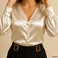 Blusa Satinada con Botones y Puño Decorativo - Miniatura 1