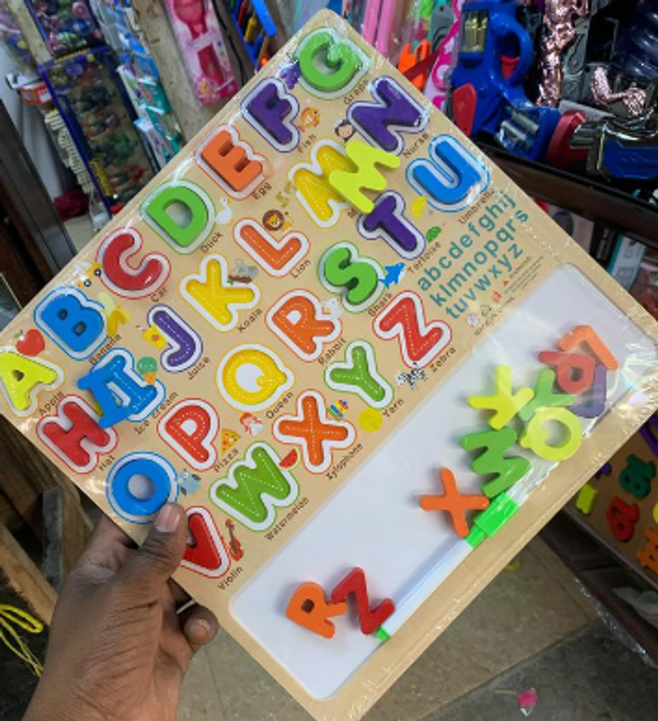 Tablero de Dibujo con Rompecabezas del Alfabeto 2