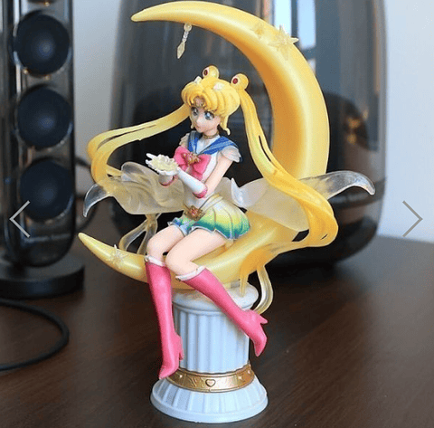 Sailor Moon Serena Tsukino Figura Sentada En La Luna