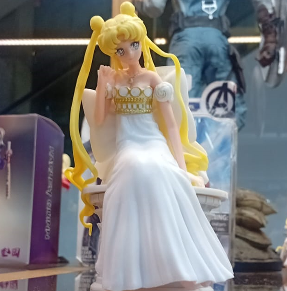 Sailor Moon Sentada Princesa Serena 1