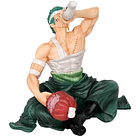 One Piece Roronoa Zoro Eat Drink sentado 3