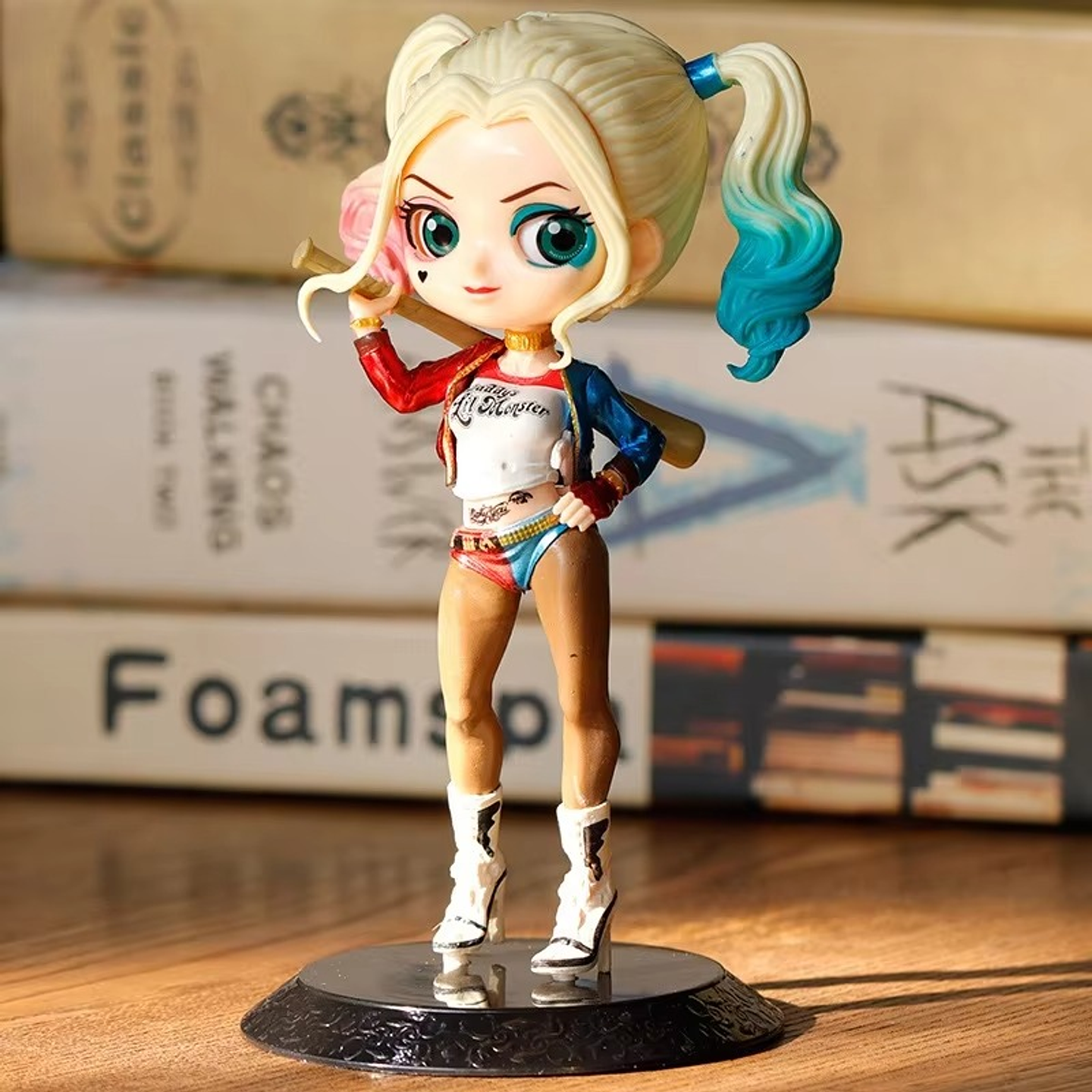 Figura Harley Quinn Con base  1