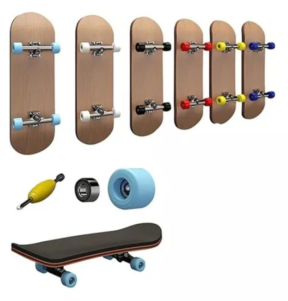 JUEGO DE PATINETAS DE METAL A ESCALA 1/10 2