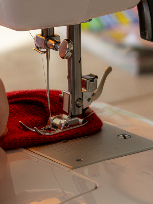 MAQUINAS DE COSER Y ACCESORIOS