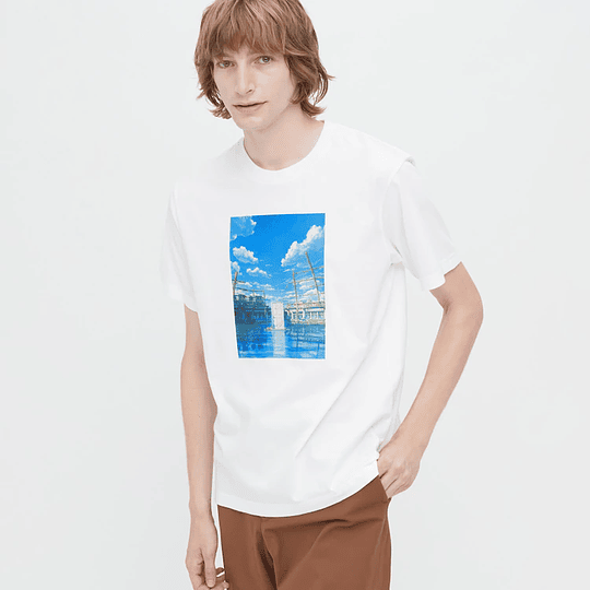 Polera Uniqlo - Makoto Shinkai - Suzume no Tojimari White (tallas Japonesas)