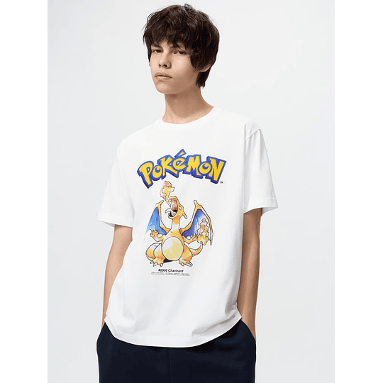 Preventa Polera Uniqlo Pokemon 30th anniversary - Charizard - Tallas Japonesas