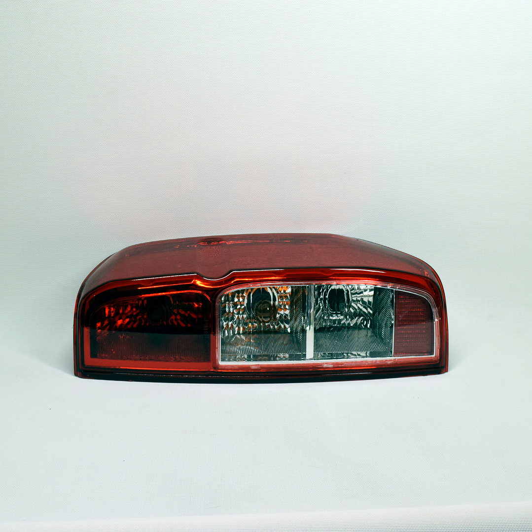Farol Trasero Derecho Nissan Navara 2007-2013 YD25DDTI 1
