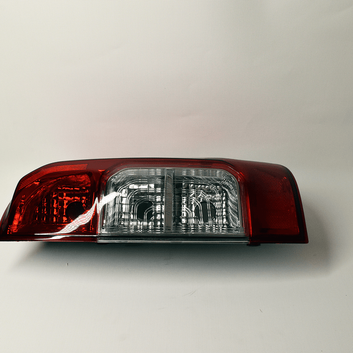 Farol Trasero Derecho Alternativo Nissan NP300 2.3 2015–2020 2