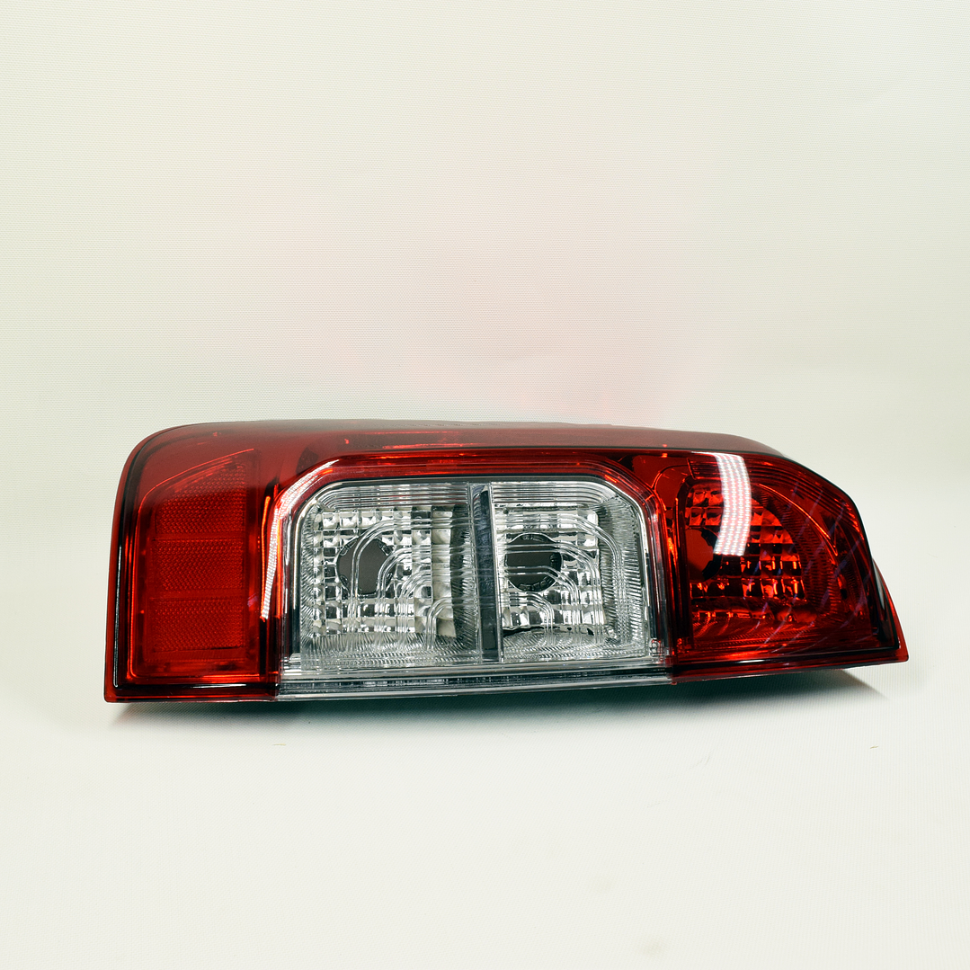 Farol Trasero Izquierdo Alternativo Nissan NP300 2.3 2015–2020 2