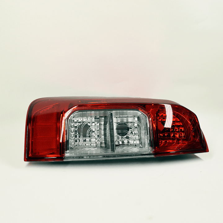 Farol Trasero Izquierdo Alternativo Nissan NP300 2.3 2015–2020 2