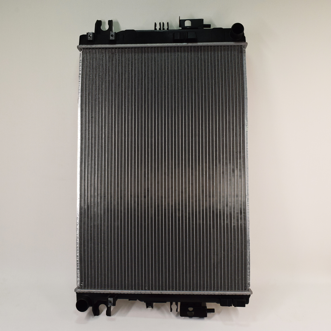 Radiador de Motor Nissan NP300 2.3 / 2.5 (2015–2021) 1