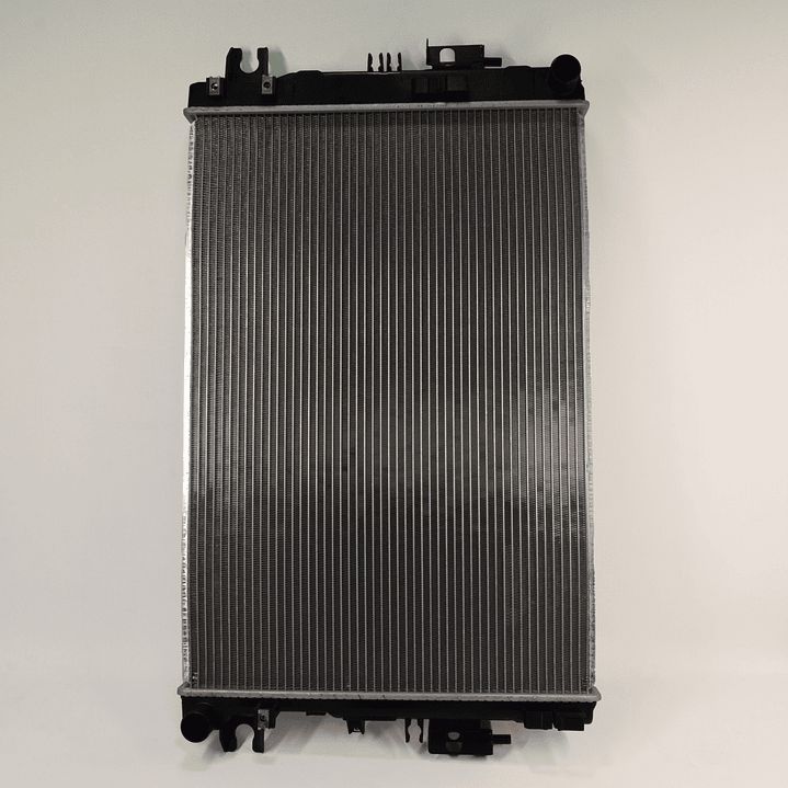 Radiador de Motor Nissan NP300 2.3 / 2.5 (2015–2021) 1