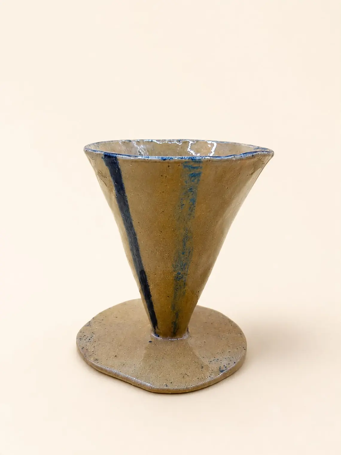 V60 de Cerámica — Cono Mostaza con Líneas Azules 1