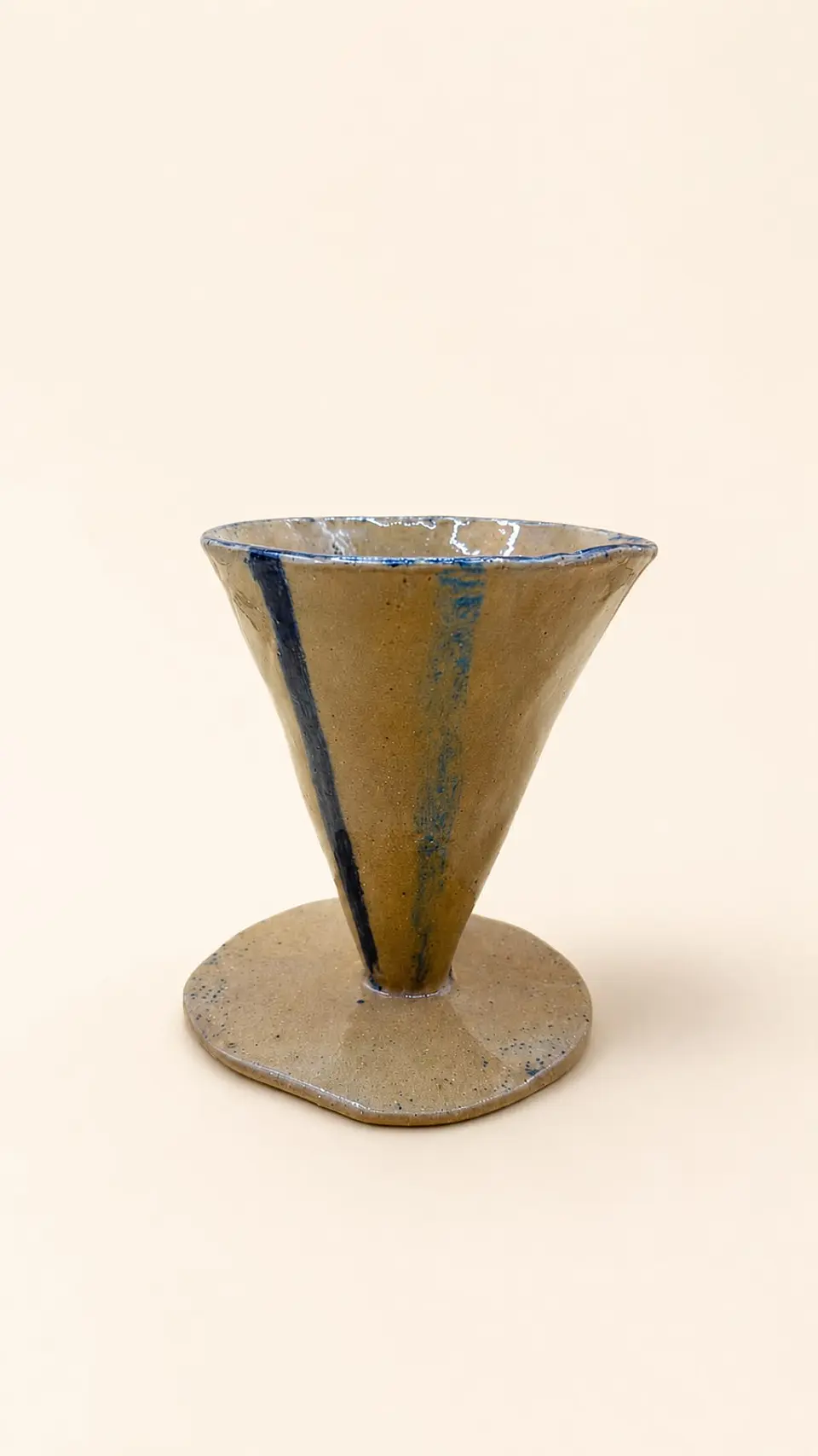 V60 de Cerámica — Cono Mostaza con Líneas Azules 1