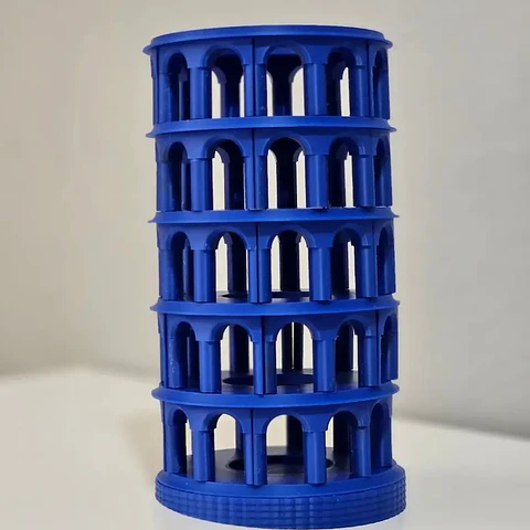 Jenga con temática la torre inclinada de pizza