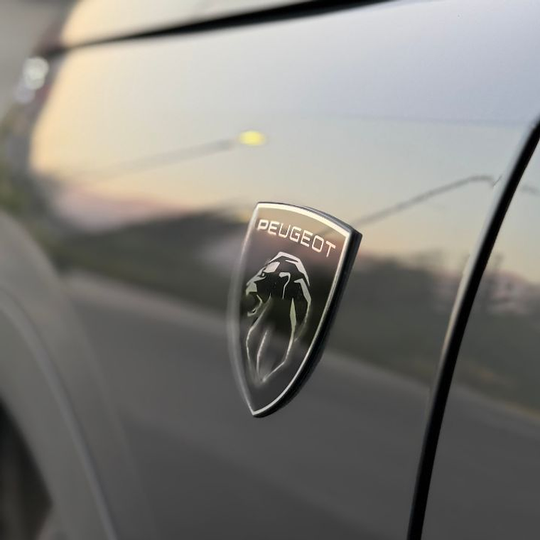 PEUGEOT 3008 GT HYBRID 136HP 2025 35