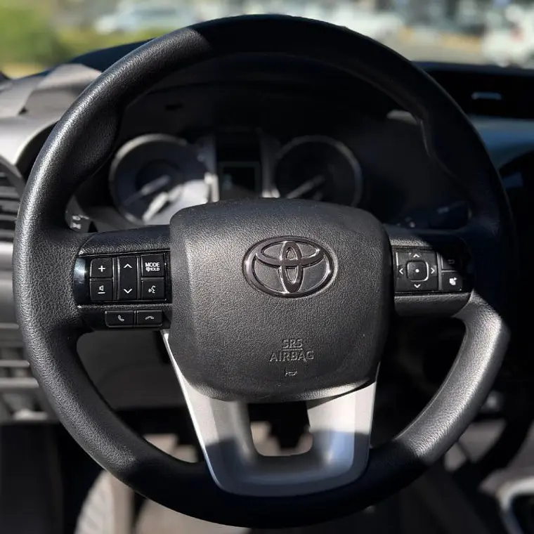 TOYOTA HILUX 2.7 4X2 MT SR 2023 11